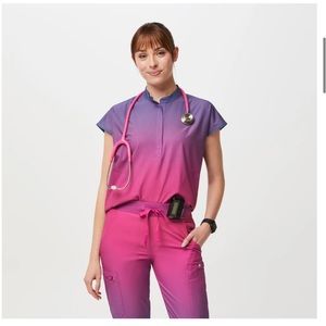 FIGS Sunset Rafaela™ FREEx™ - Oversized Scrub Top (M)